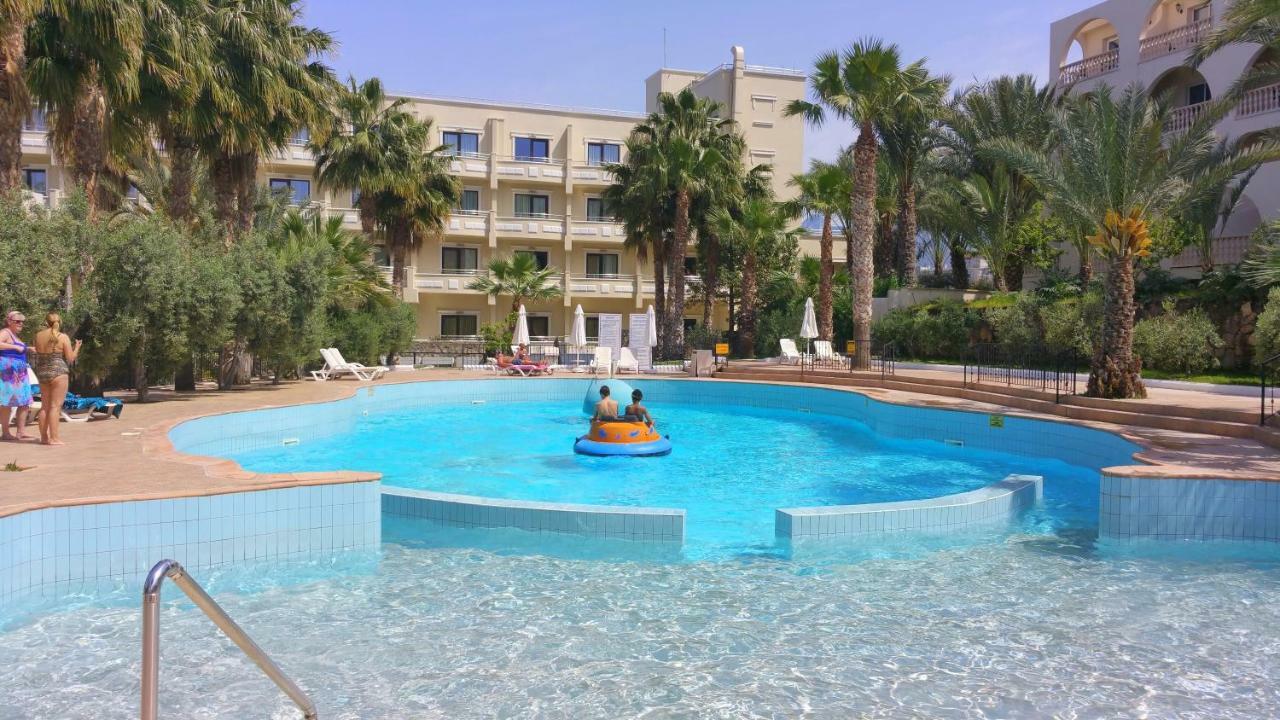 Oscar Beachfront Resort & Spa & Casino Kyrenia  Exterior foto