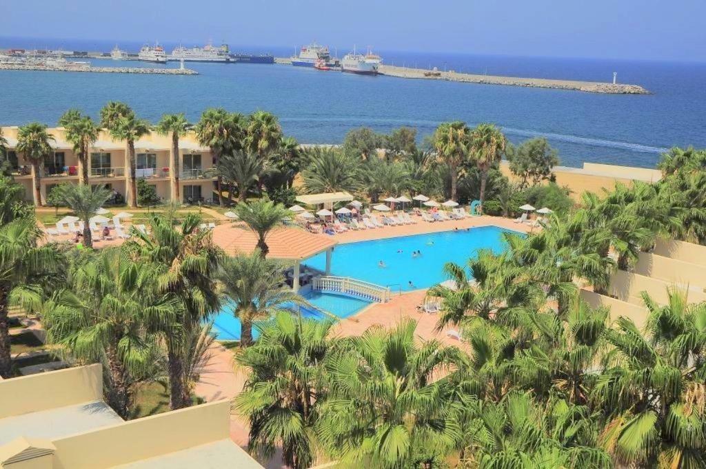 Oscar Beachfront Resort & Spa & Casino Kyrenia  Exterior foto
