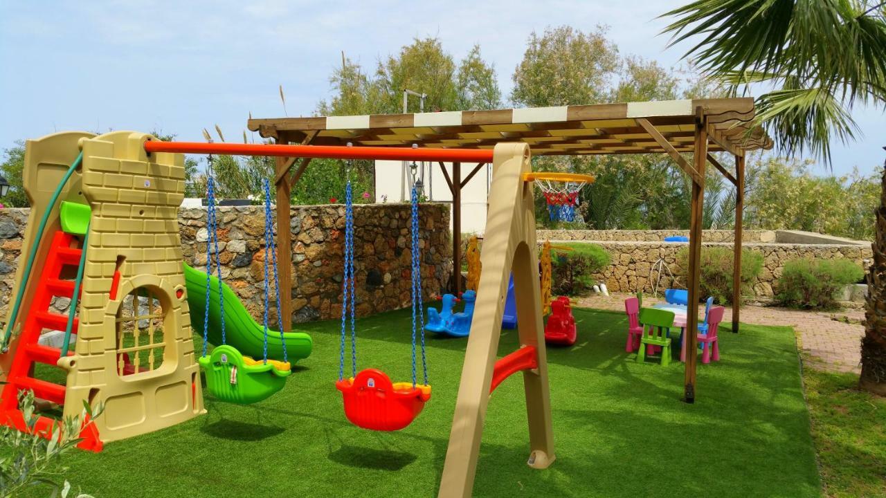 Oscar Beachfront Resort & Spa & Casino Kyrenia  Exterior foto